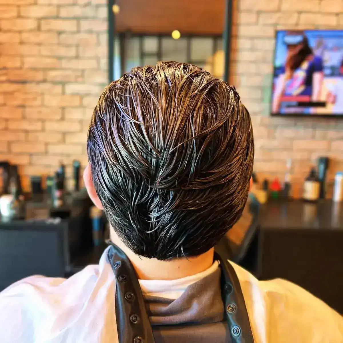 Corte de cabelo masculino com textura na Peaky Barbers