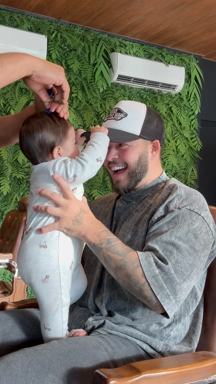 Jottapê, sócio da unidade, com o filho na Peaky Barbers Alphaville